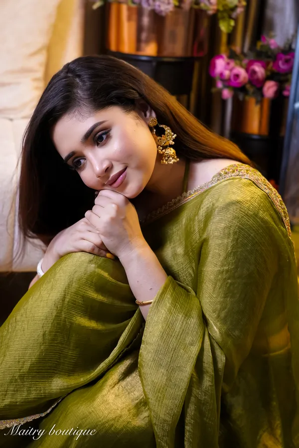 Green_Preimium_&_Elegant_Georgette_Saree_With_Un-Stitched_Blouse_For_Women