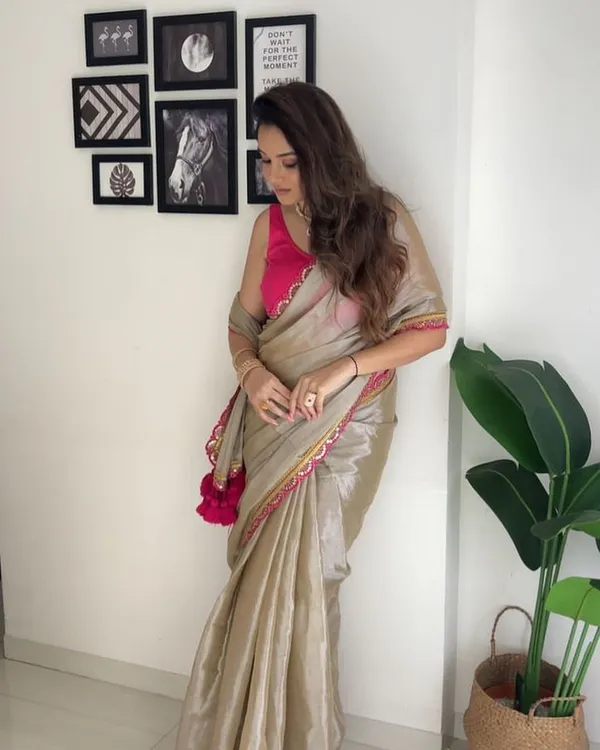 Cream_Preimium_&_Elegant_Tisue_Saree_For_Women