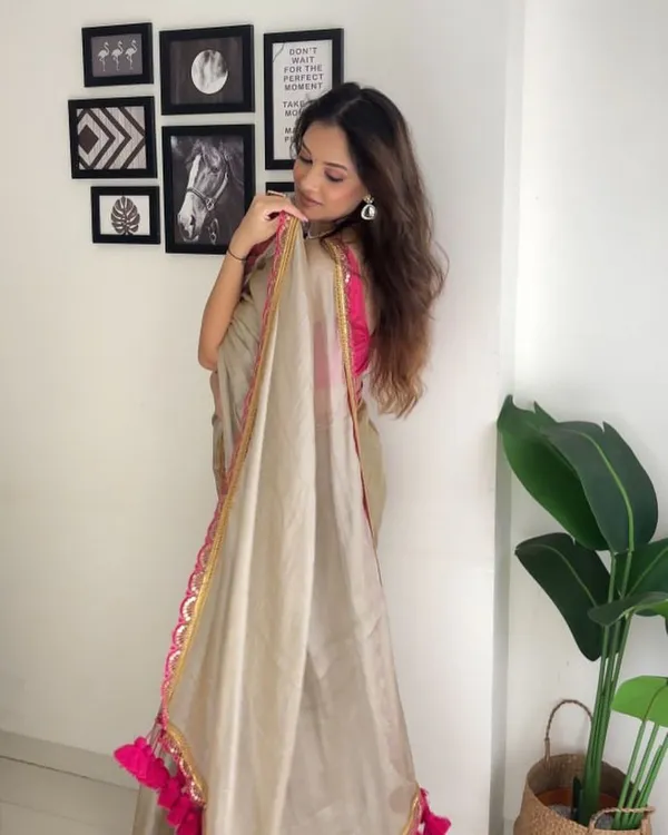 Cream_Preimium_&_Elegant_Tisue_Saree_For_Women