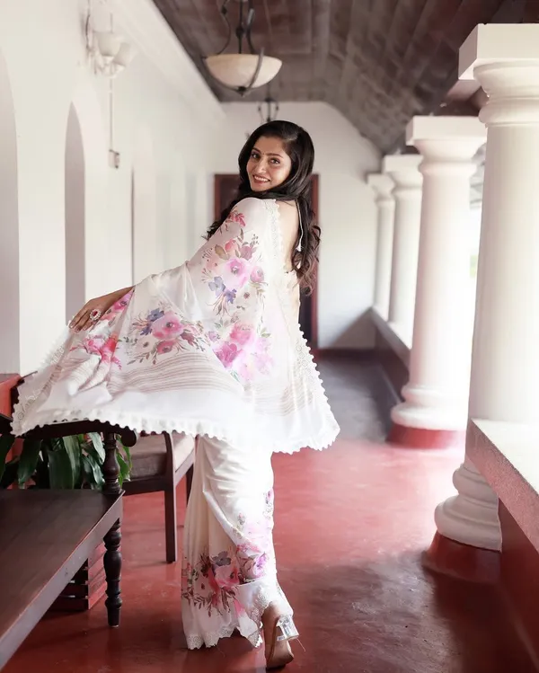 White_Preimium_&_Elegant_Georgette_Saree_For_Women