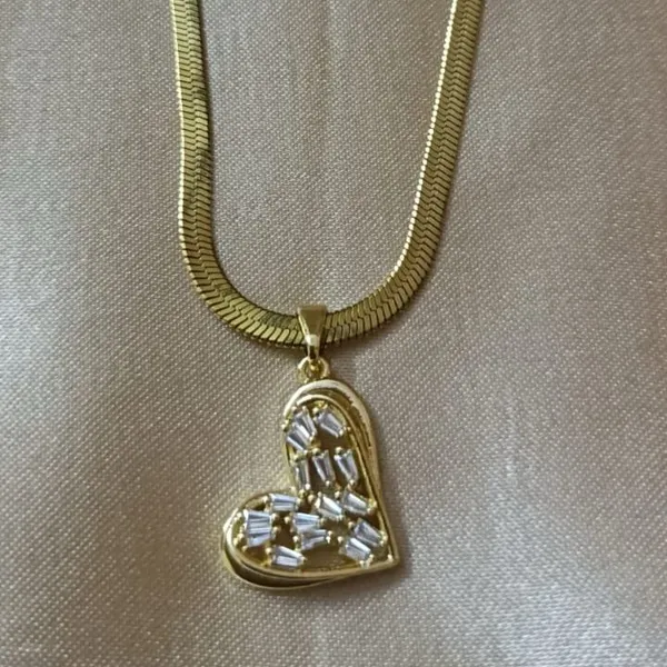 8k_Gold_Plated_Heart_Shape_Pendant_For_Women_|_Anti_Tarnish_Stone_Studded_Necklace