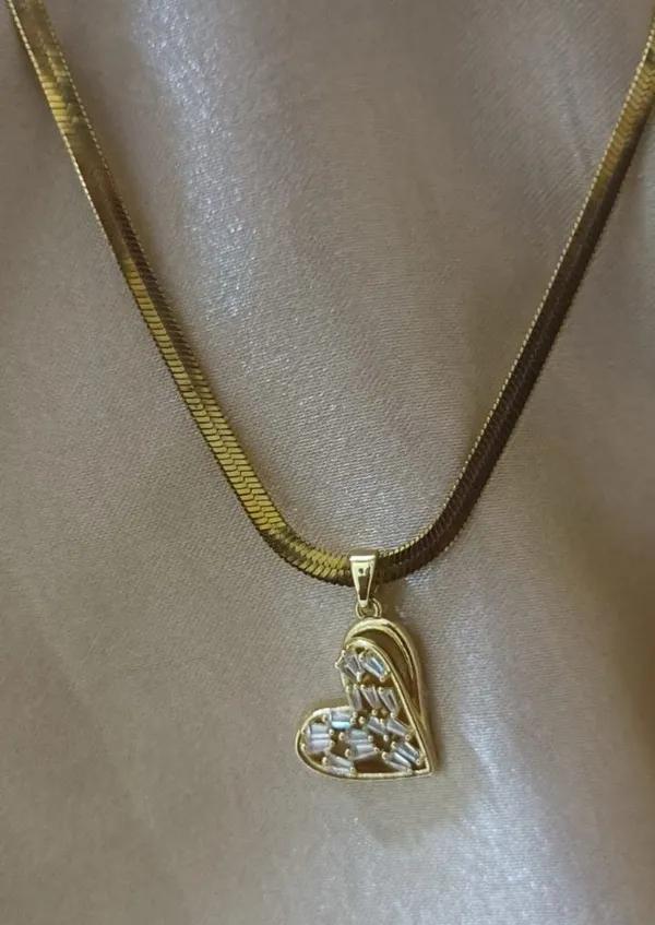 8k_Gold_Plated_Heart_Shape_Pendant_For_Women_|_Anti_Tarnish_Stone_Studded_Necklace