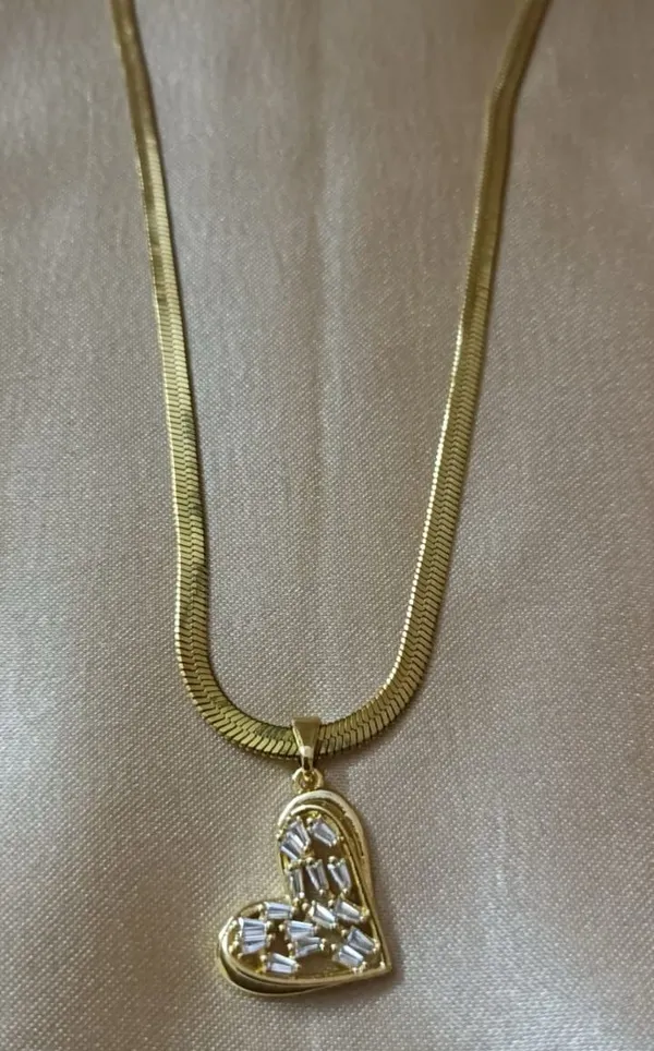 8k_Gold_Plated_Heart_Shape_Pendant_For_Women_|_Anti_Tarnish_Stone_Studded_Necklace