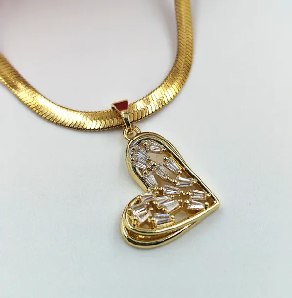 8k_Gold_Plated_Heart_Shape_Pendant_For_Women_|_Anti_Tarnish_Stone_Studded_Necklace