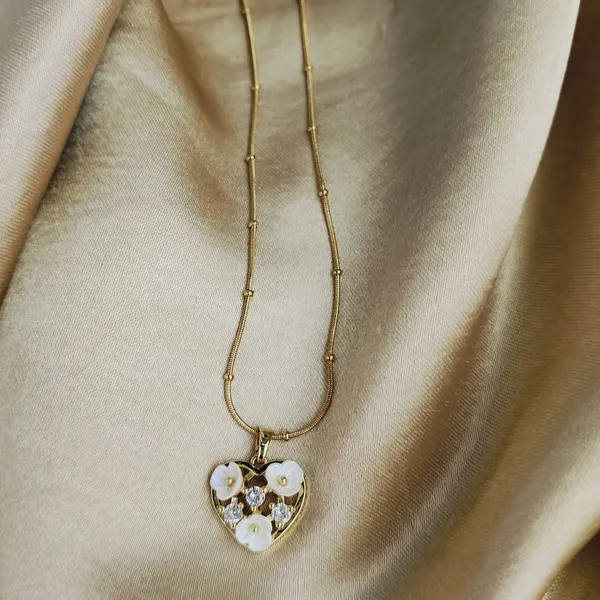 8k_Gold_Plated_Stainless_Steel_Anti_Tarnish_Floral_Necklace_For_Women