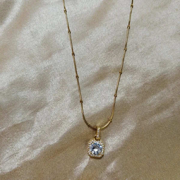 8k_Gold_Plated_Pendant_For_Women_|_Anti_Tarnish_Stone_Studded_Necklace