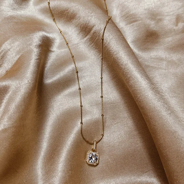 8k_Gold_Plated_Pendant_For_Women_|_Anti_Tarnish_Stone_Studded_Necklace