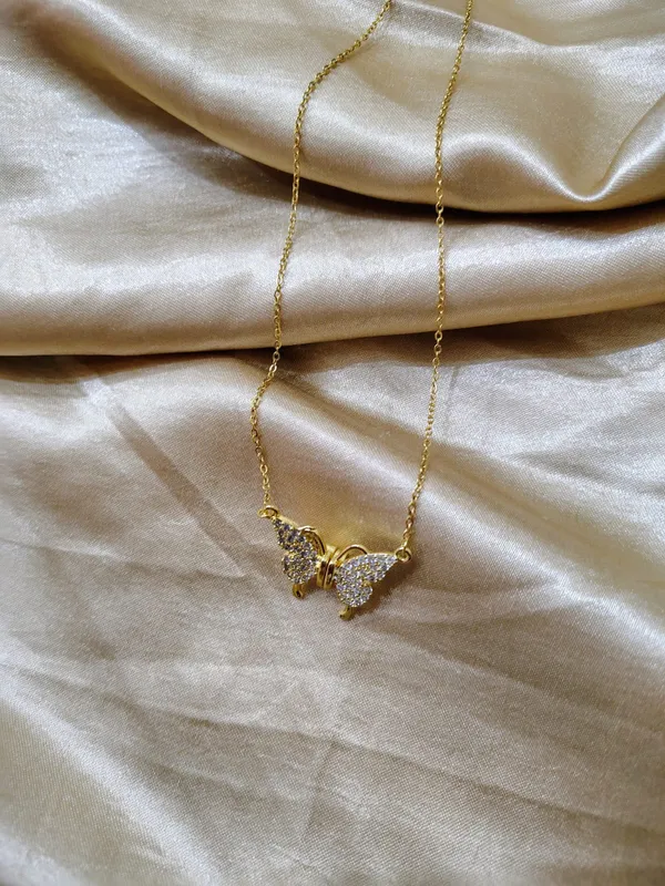 8k_Gold_Plated_Stainless_Steel_Antique_Anti_Tarnish_Butterfly_Shaped_Pendant_Necklace_For_Women