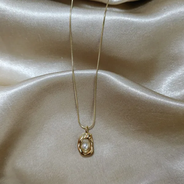 8k_Gold_Plated_Stainless_Steel_Elegant_Anti_Tarnish_Pearl_Necklace_For_Women