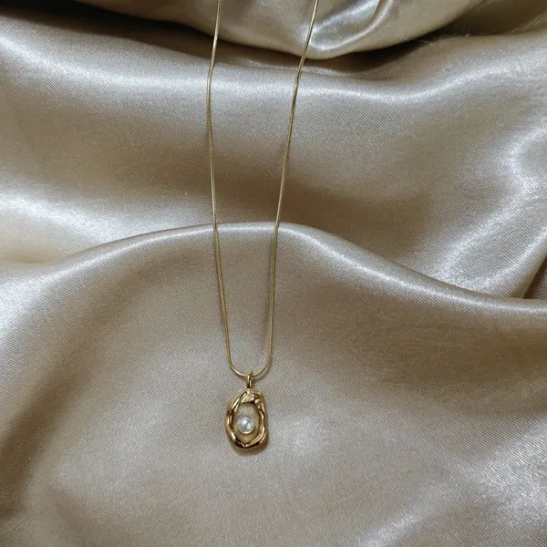 8k_Gold_Plated_Stainless_Steel_Elegant_Anti_Tarnish_Pearl_Necklace_For_Women