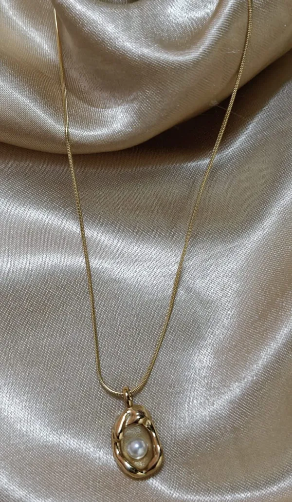 8k_Gold_Plated_Stainless_Steel_Elegant_Anti_Tarnish_Pearl_Necklace_For_Women