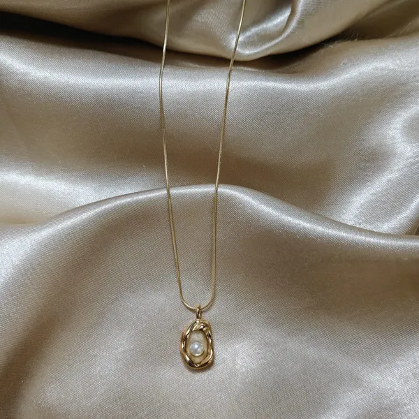 8k_Gold_Plated_Stainless_Steel_Elegant_Anti_Tarnish_Pearl_Necklace_For_Women