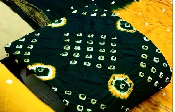 Unstitched_Green_&_Yellow_Pure_Cotton_Bandhni_Dress_Material_For_Women