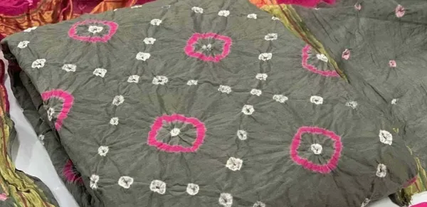Unstitched_Grey_&_Pink_Pure_Cotton_Bandhni_Dress_Material_For_Women