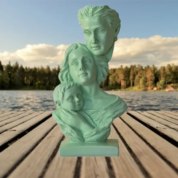 Green_Handcrafted_Resin_Mother_And_Father_With_Child_Love_Family_Showpiece_For_Home_Decor_13_Inch