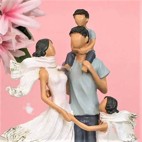 Handcrafted_Resin_Family_Figurine_Elegant_Home_And_Office_Decor_Showpiece