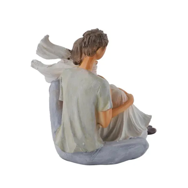 Handcrafted_Resin_Love_Couple_Figurine_Modern_Home_And_Office_Decor_10_X_7_X_7_Cm