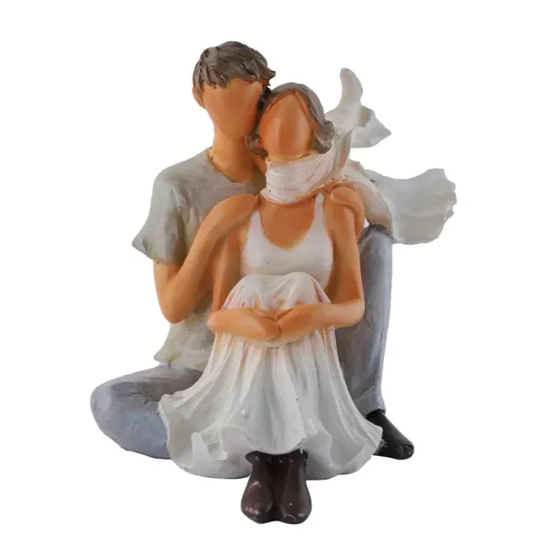 Handcrafted_Resin_Love_Couple_Figurine_Modern_Home_And_Office_Decor_10_X_7_X_7_Cm
