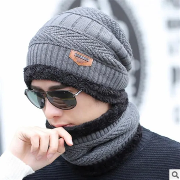 Grey_Fleece-Lined_Hat_And_Scarf_For_Men