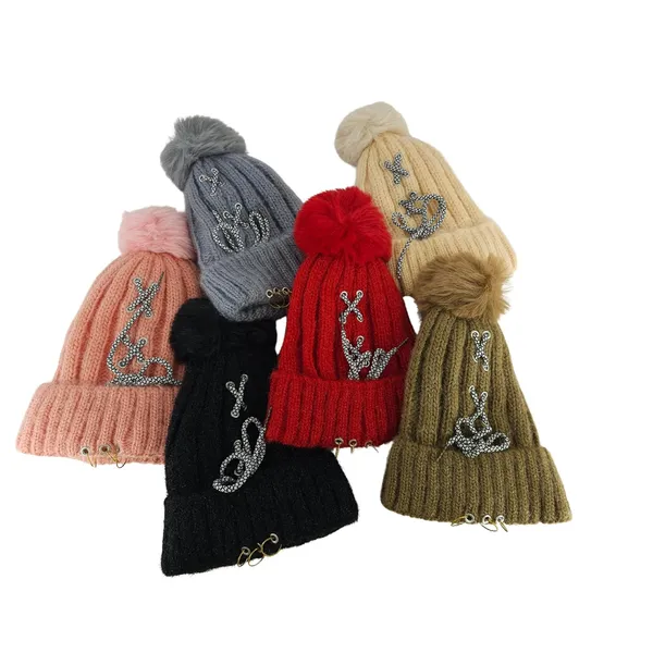 Silver_Winter_Beanie_And_Neck_Warmer_Set_For_Women