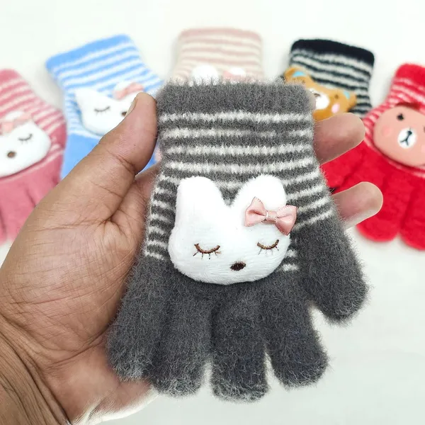 Grey_Soft_Thermal_Materials_Knitted_Gloves_And_Beanie_For_Boys_And_Girls