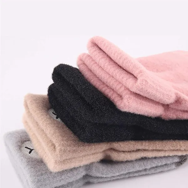 Black_Soft_Knit_Touchscreen_Winter_Gloves_For_Girls