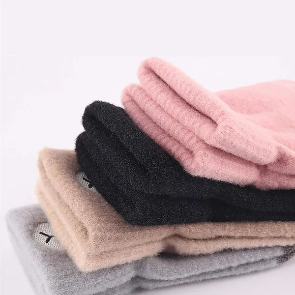Pink_Soft_Knit_Touchscreen_Winter_Gloves_For_Girls