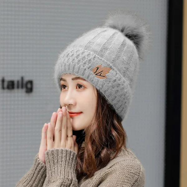 Silver_Woolen_Winter_Beanie_&_Gloves_Set_For_Women