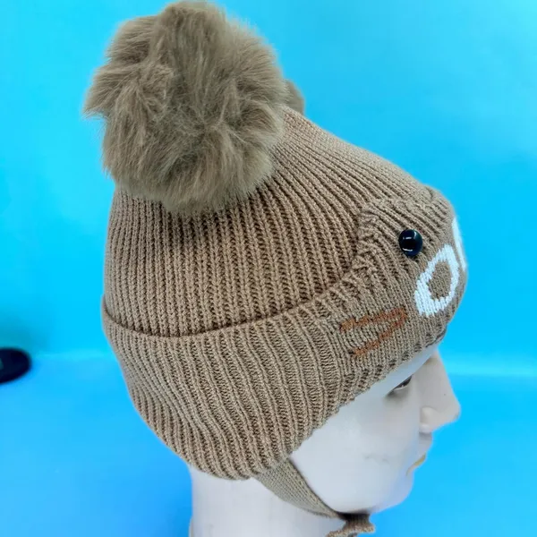 Grey_Unisex_Winter_Slouch_Hat_With_Pom_Pom