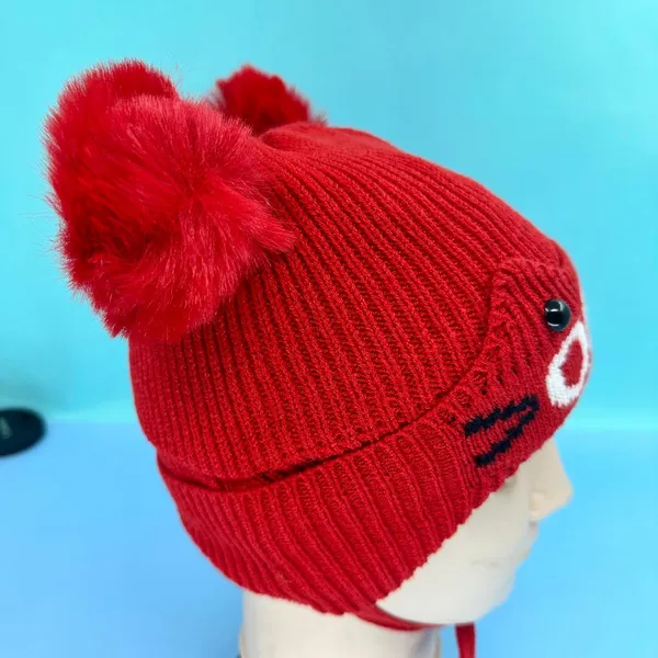 Red_Unisex_Winter_Slouch_Hat_With_Pom_Pom