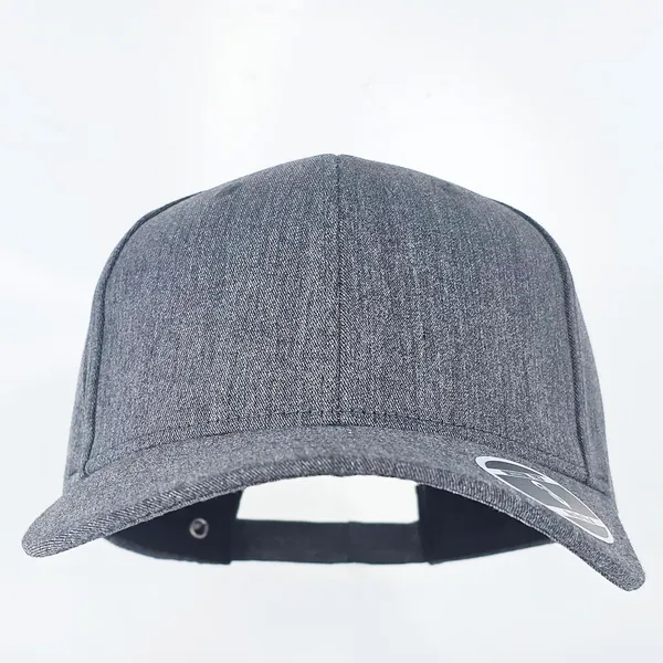 Black_Classic_Baseball_Cap_For_Men_&_Women