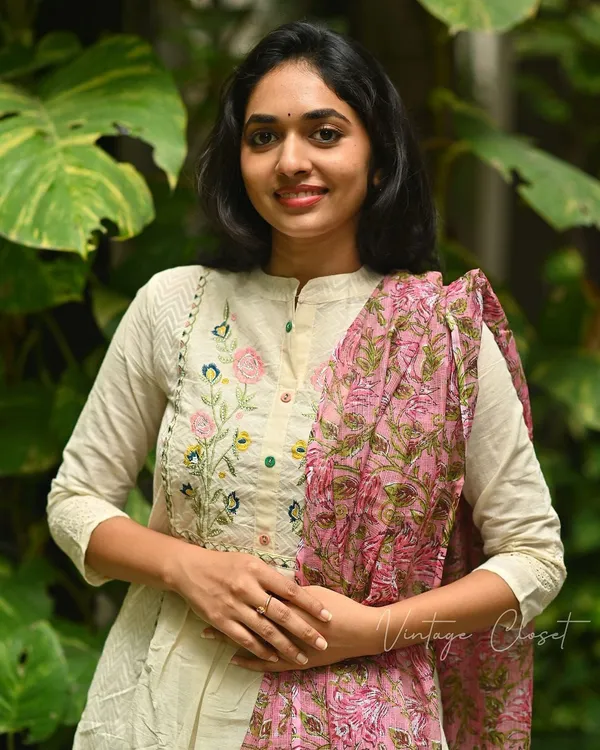 Cotton_embroidered_kurta_with_pants_and_dupatta_will_make_you_look_the_best