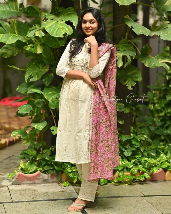 Cotton_embroidered_kurta_with_pants_and_dupatta_will_make_you_look_the_best