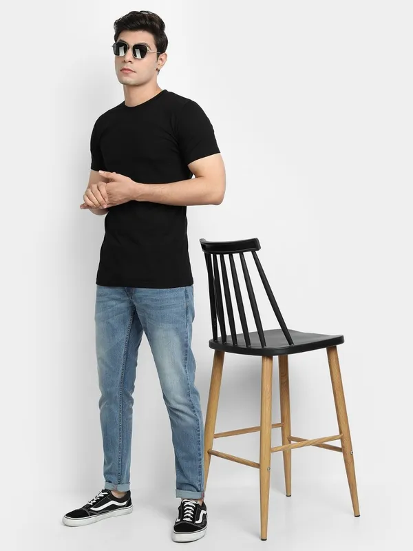Black_Premium_Cotton_Round_Neck_Solid_T-Shirt_For_Men