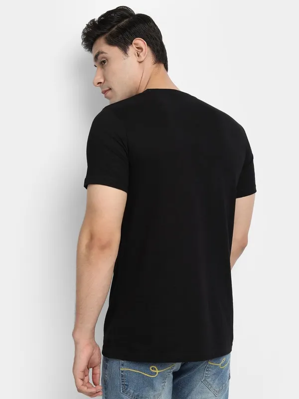 Black_Premium_Cotton_Round_Neck_Solid_T-Shirt_For_Men
