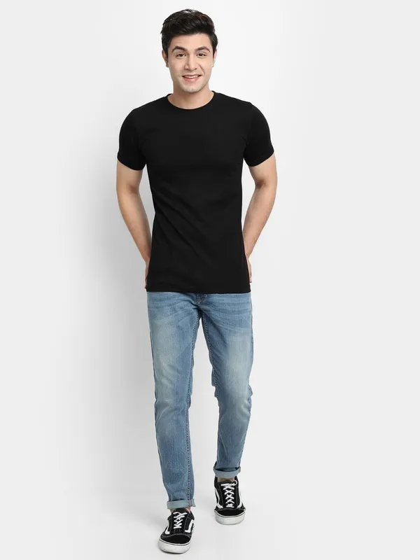 Black_Premium_Cotton_Round_Neck_Solid_T-Shirt_For_Men
