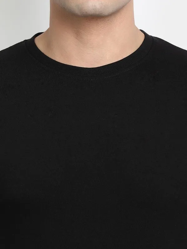 Black_Premium_Cotton_Round_Neck_Solid_T-Shirt_For_Men