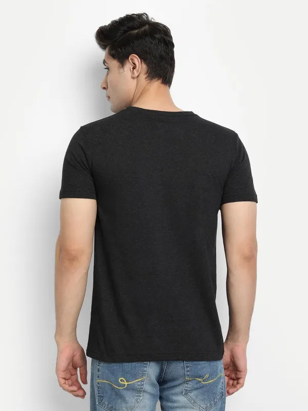 Charcoal_Premium_Cotton_Round_Neck_Solid_T-Shirt_For_Men