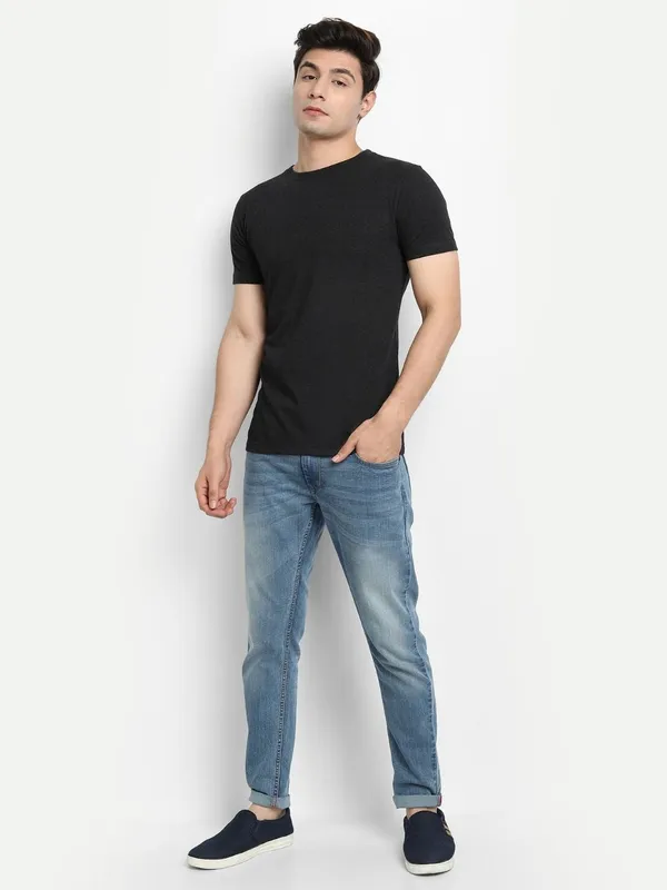 Charcoal_Premium_Cotton_Round_Neck_Solid_T-Shirt_For_Men