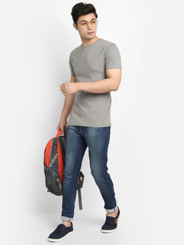 Grey_Premium_Cotton_Round_Neck_Solid_T-Shirt_For_Men
