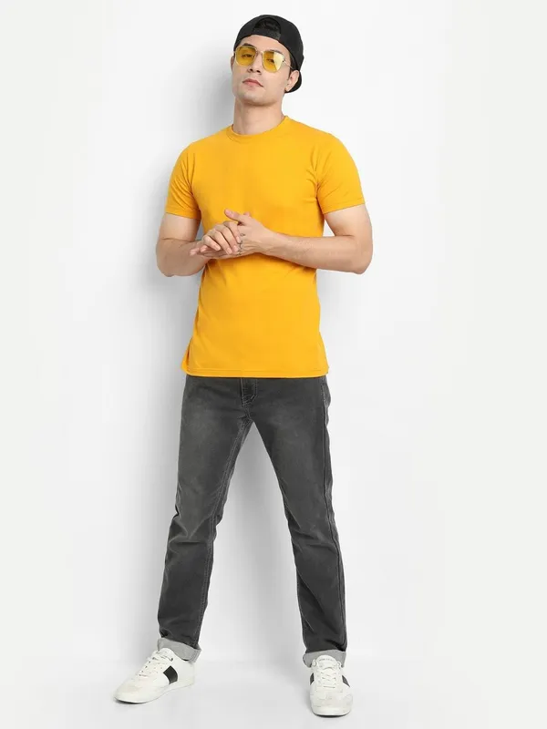 Mustard_Premium_Cotton_Round_Neck_Solid_T-Shirt_For_Men