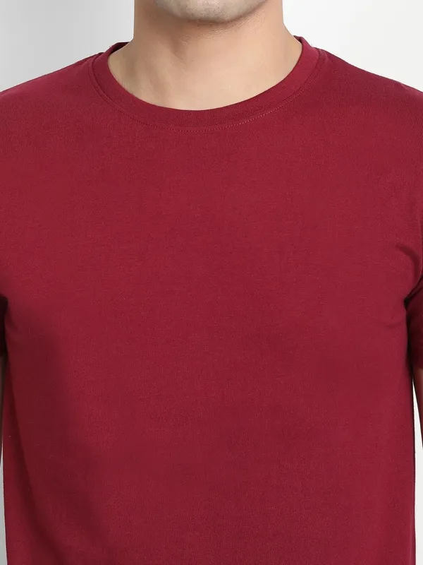 Maroon_Premium_Cotton_Round_Neck_Solid_T-Shirt_For_Men