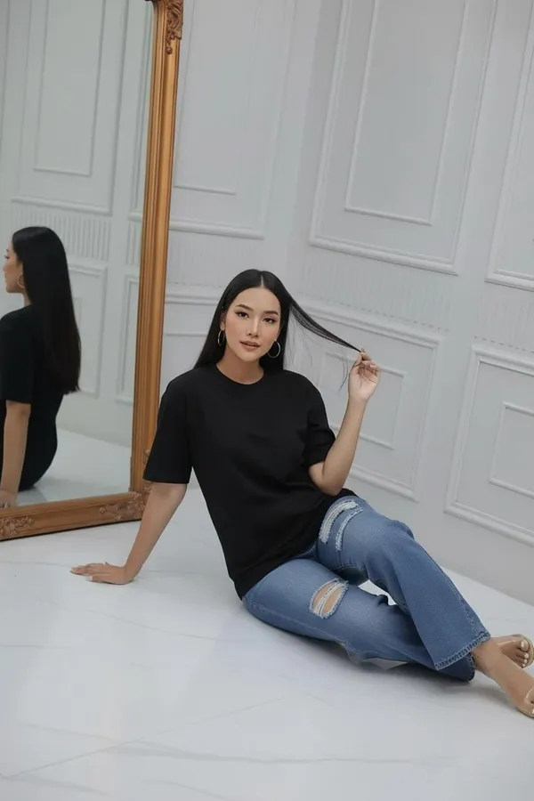 MiracleMonk_Women’s_Black_Oversized_T-Shirt_|_Relaxed_Fit_Minimal_Tee