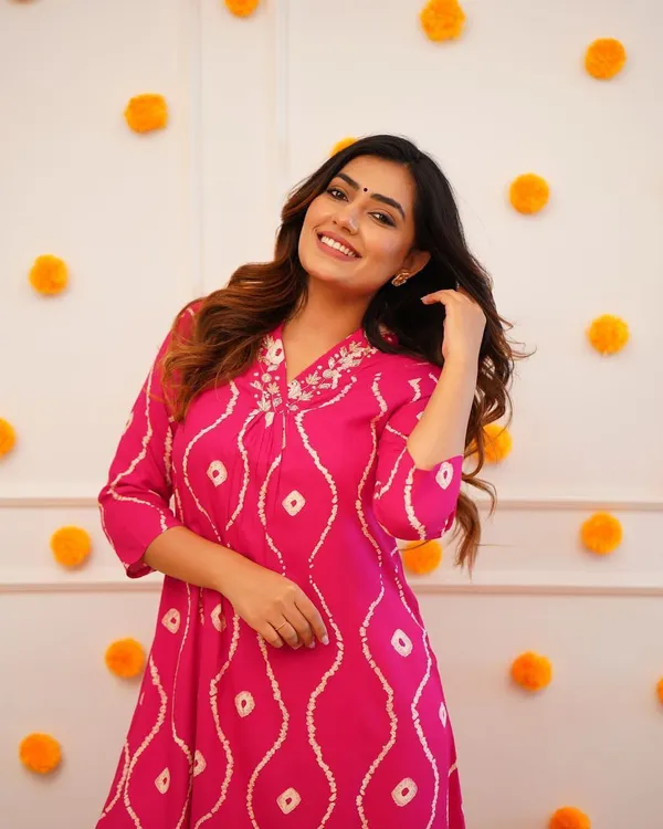 Pink_Rayon_Guilty_Print_Handwork_Neck_Detailing_Kurti_&_Pant_Set_For_Women_&_Girls