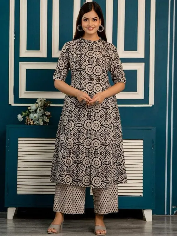 Black_Cotton_Chic_Princess_Cut_A-Line_Kurta_With_Palazzo_For_Women_&_Girls