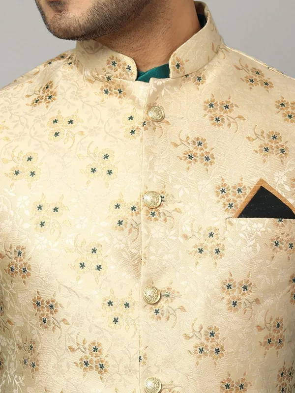 Men's_Silk_Blend_Regular_Kurta_Churidar_Pyjama_with_Bundi_Nehru_Jacket/Waistcoat