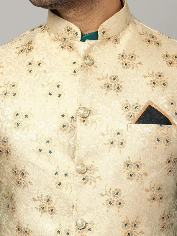 Men's_Silk_Blend_Regular_Kurta_Churidar_Pyjama_with_Bundi_Nehru_Jacket/Waistcoat