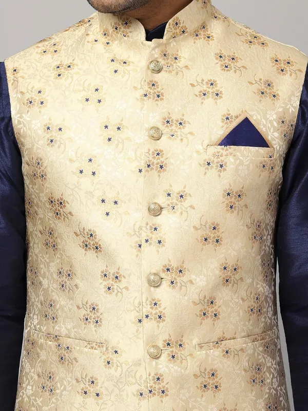 Men's_Silk_Blend_Regular_Kurta_Churidar_Pyjama_with_Bundi_Nehru_Jacket/Waistcoat