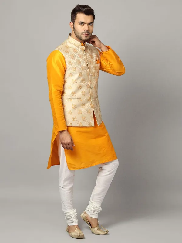 Men's_Silk_Blend_Regular_Kurta_Churidar_Pyjama_with_Bundi_Nehru_Jacket/Waistcoat