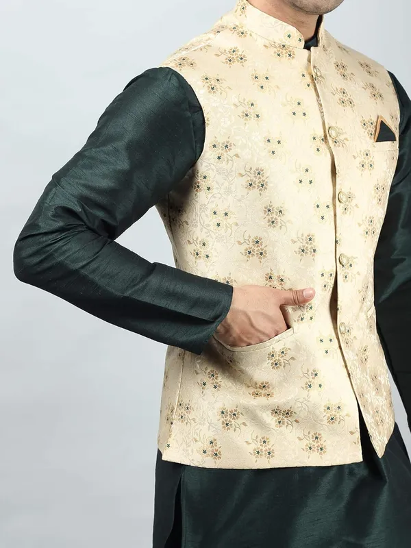 Men's_Silk_Blend_Regular_Kurta_Churidar_Pyjama_with_Bundi_Nehru_Jacket/Waistcoat